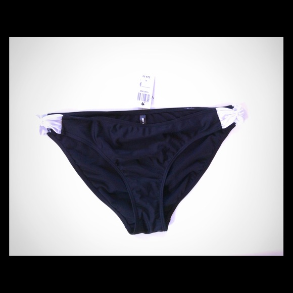 Hot Topic Other - Classic black bikini top swimwear